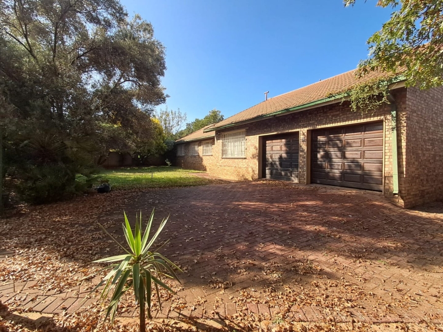 5 Bedroom Property for Sale in Vaalpark Free State